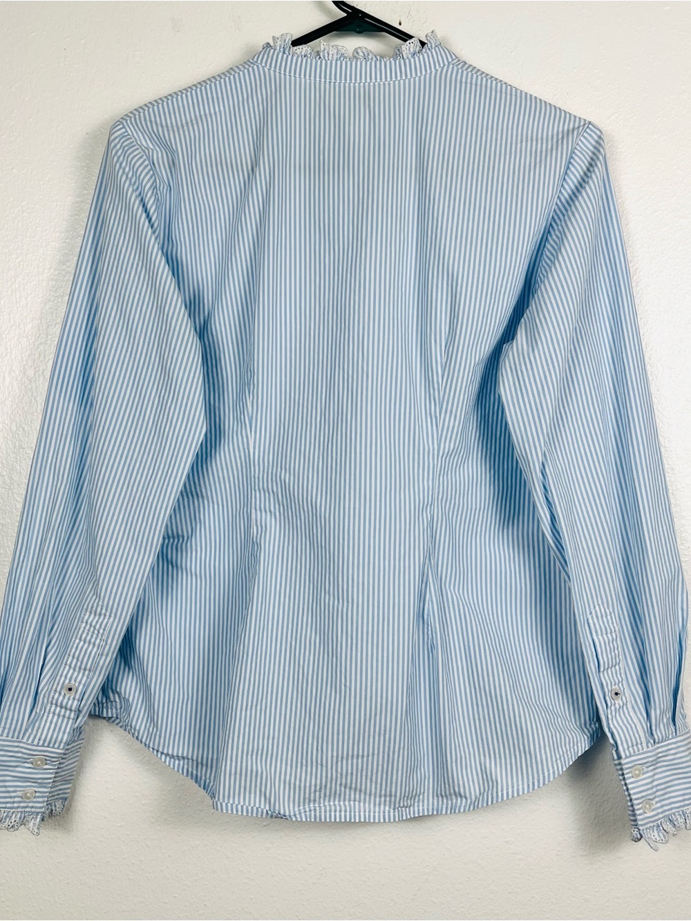 Boden Blue & White Pinstripe Ruffle Eyelet Button-Down Phoebe Blouse Top Size 8 - Picture 7 of 7